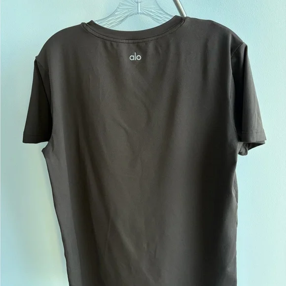 ALO Yoga Matching Set Men's brown Short Sleeve Tee & short - Picture 5 of 12